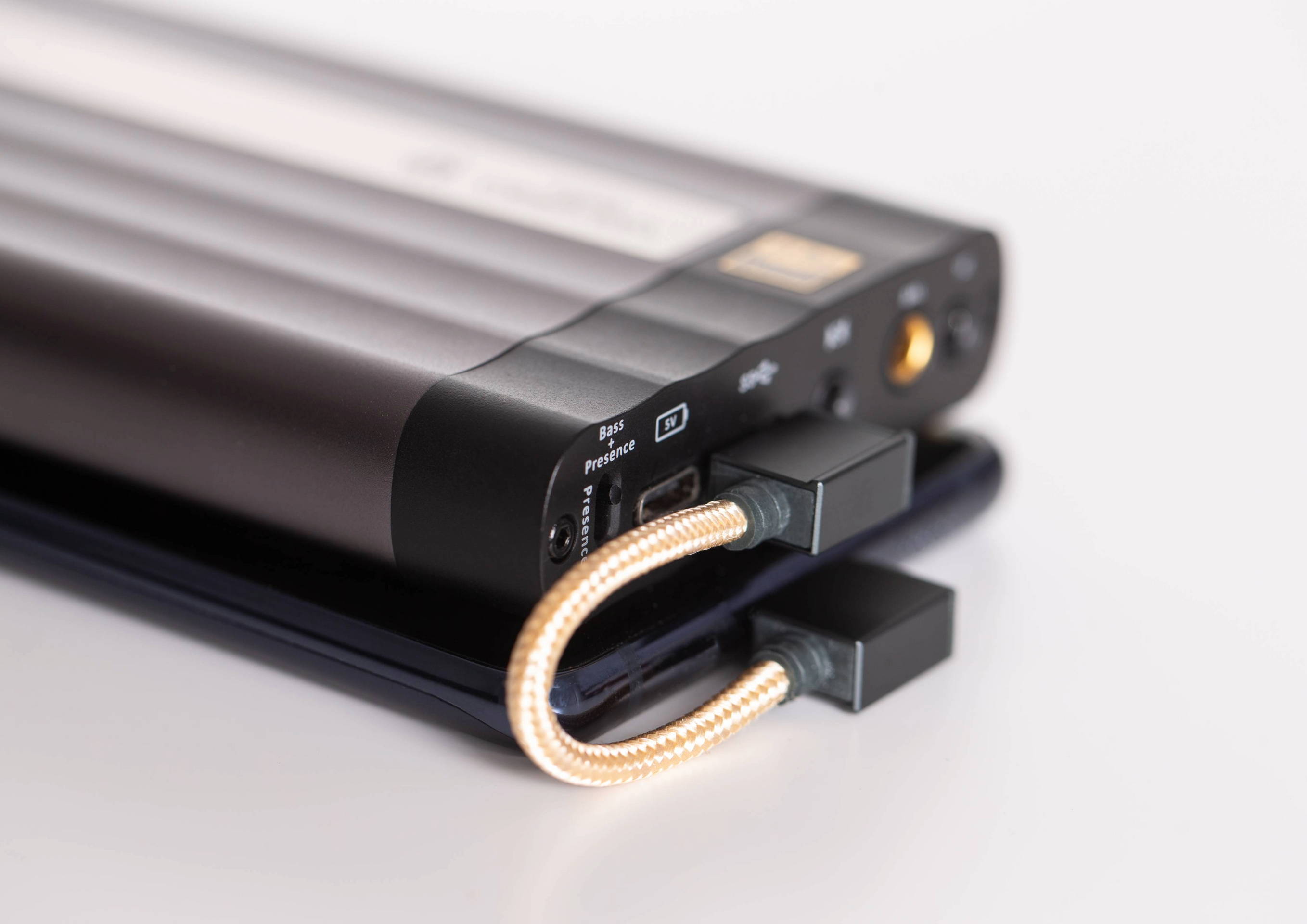 iFi Audio Cable USB-C a USB-C 90° OTG – Cable de datos – Conexión compacta y fiable