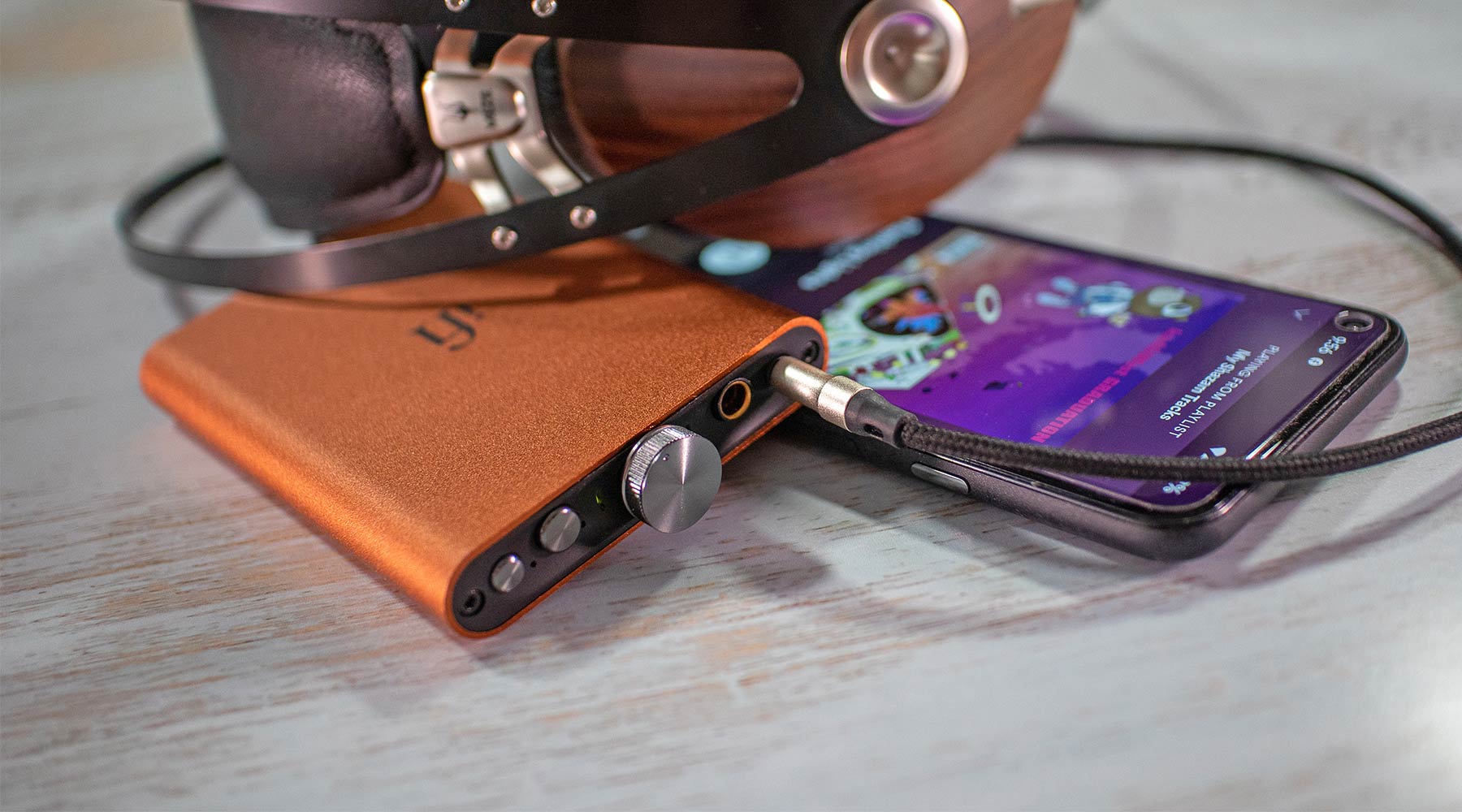 ¿Cómo hacer que los auriculares suenen más fuerte en tu iPhone, Android o PC?